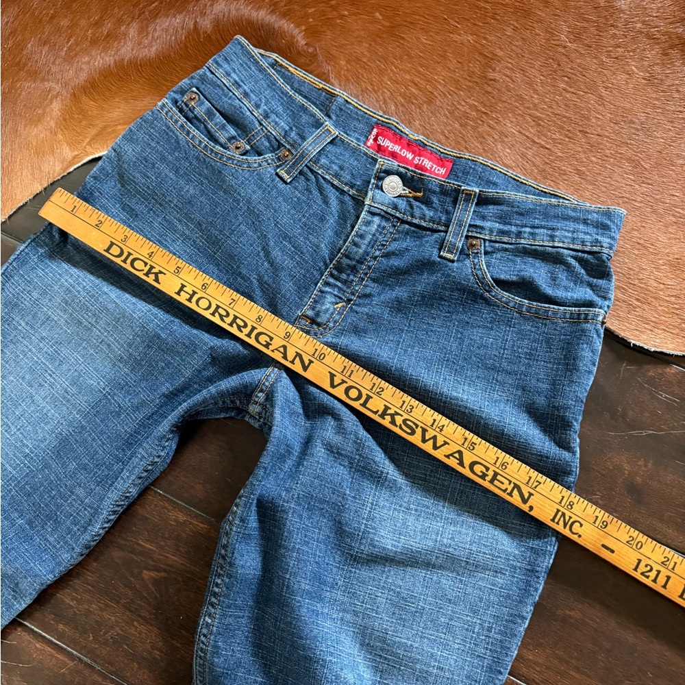 Vintage Y2K Levi's 518 Women's Boot Cut Flared Jeans in Medium Blue Wash - Picture 10 of 12